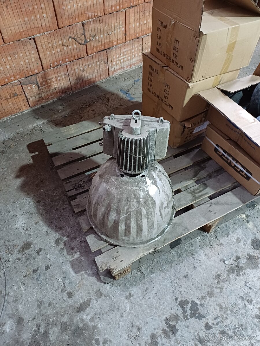 Průmyslová lampa