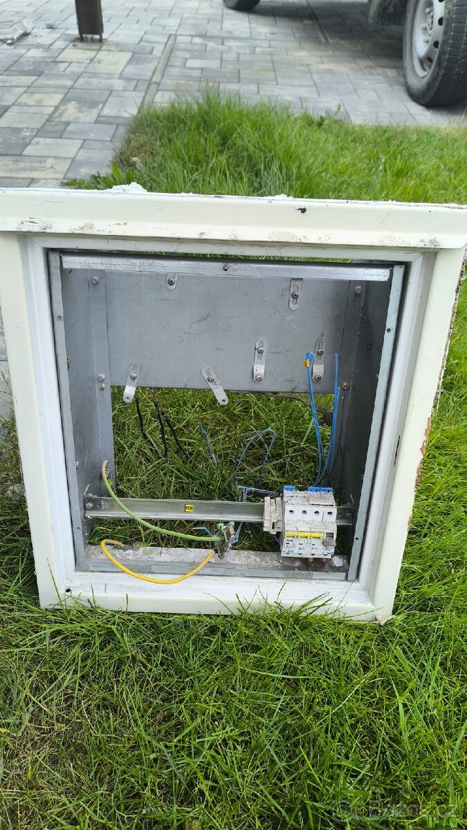prodám elektromerovy rozvadec