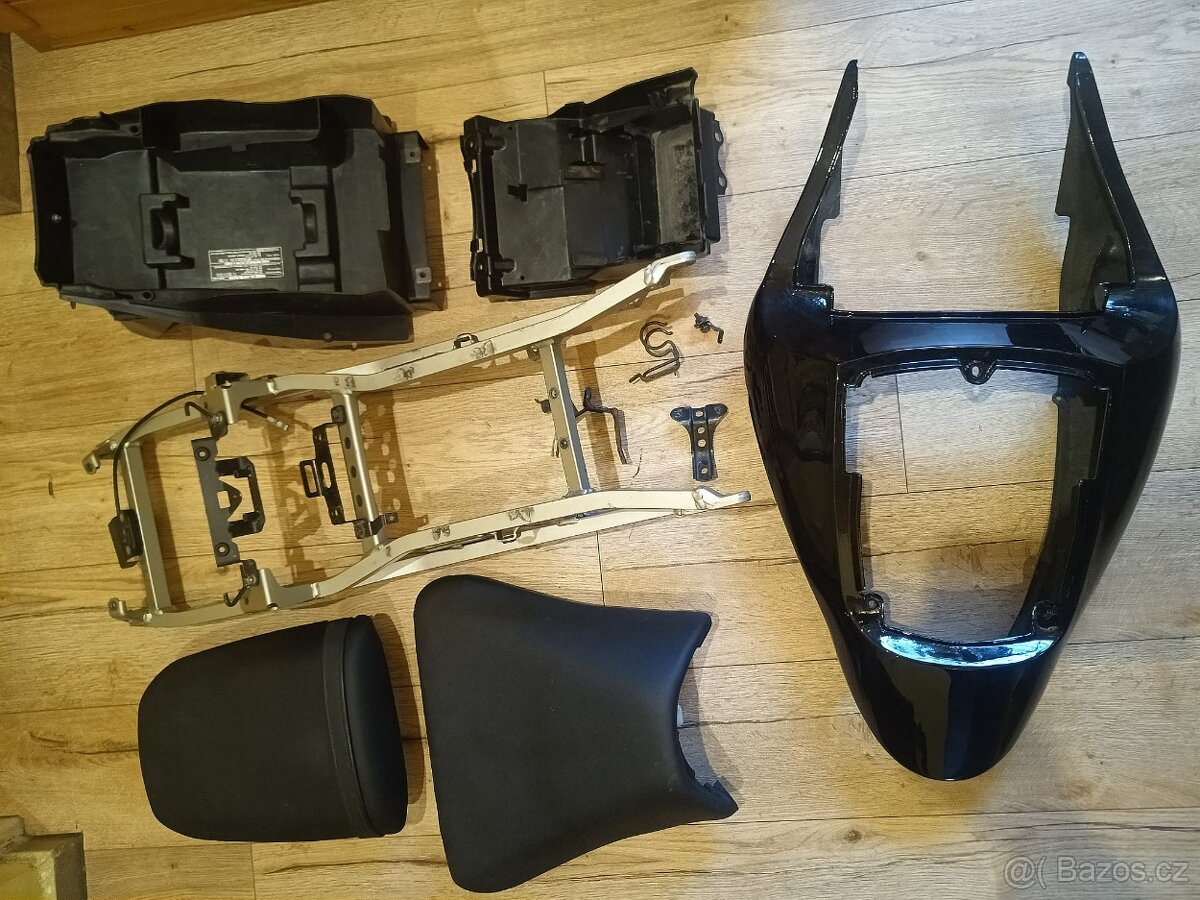 Podsedlový rám, plast, sedačky, držáky na KAWASAKI ZX9R