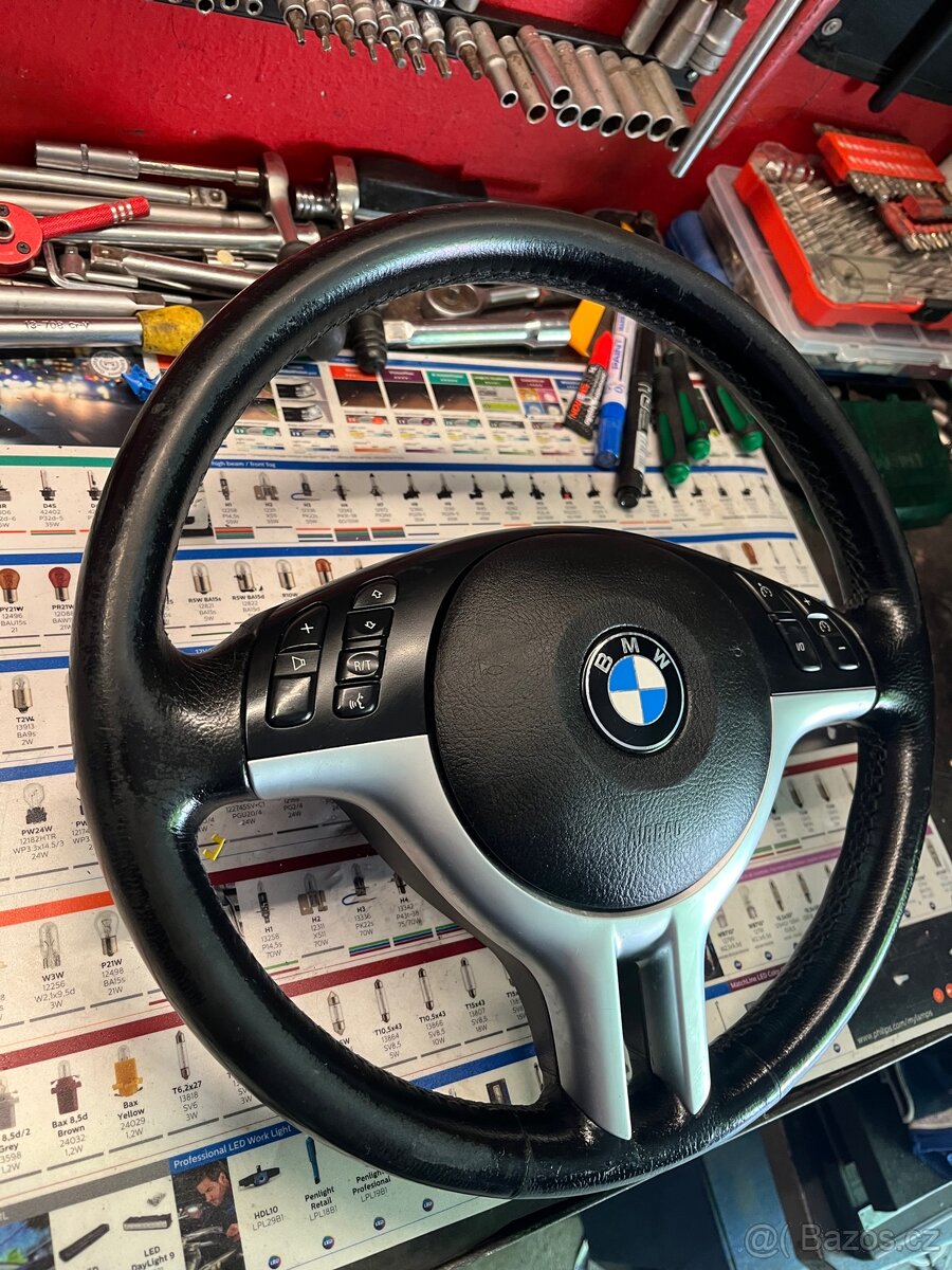 Kožený volant s multifunkci bmw