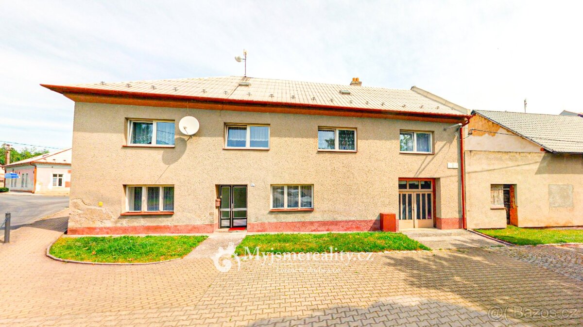 Prodej rodinného domu se dvěmi bytovými jednotkami, 246 m2 -