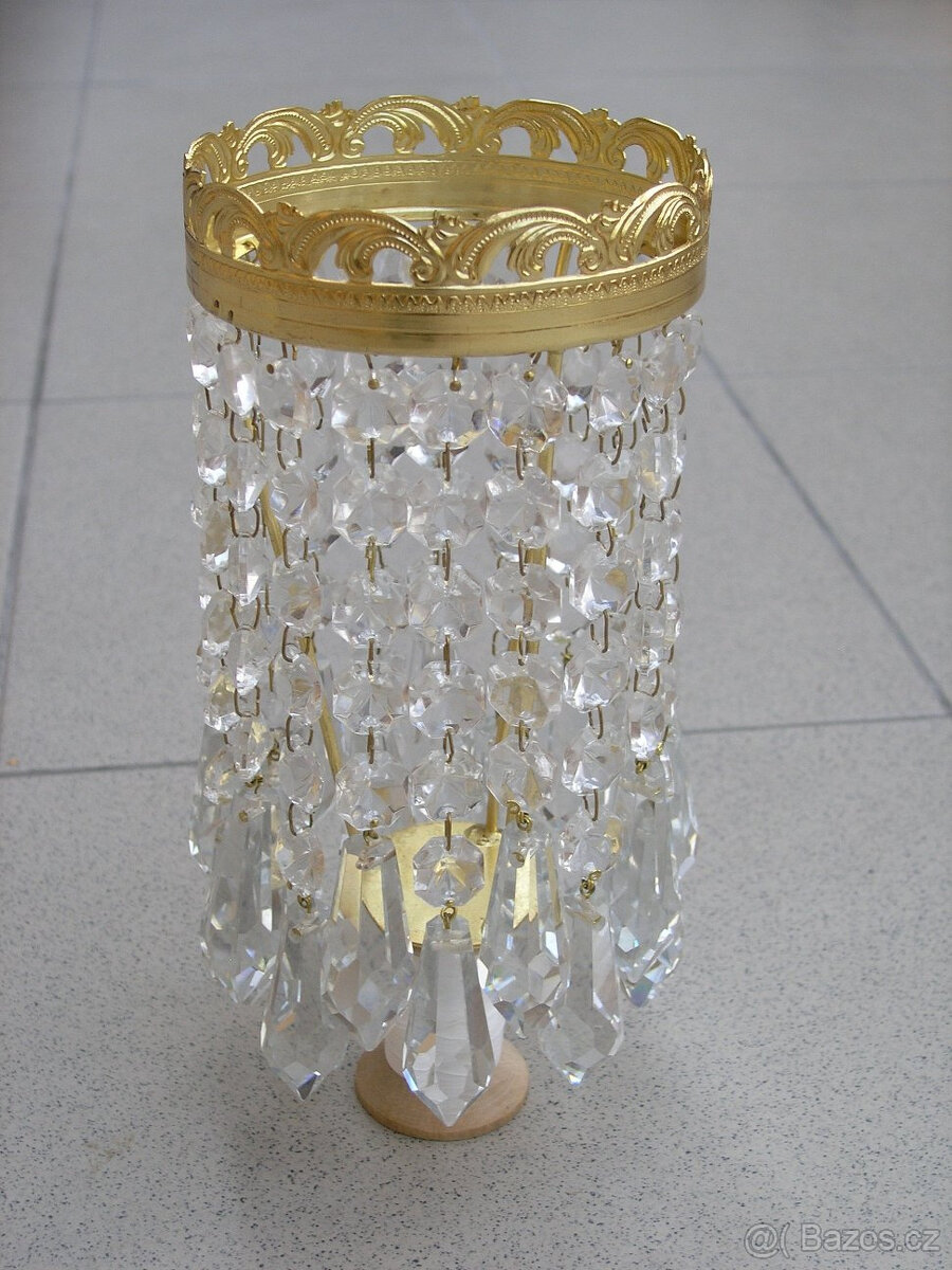 Ověskové stínítko na stolní lampu