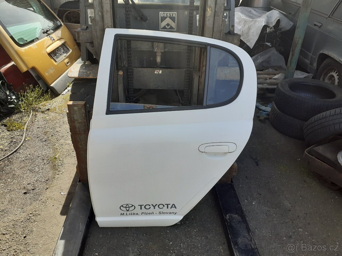 zadní dveře Toyota Yaris