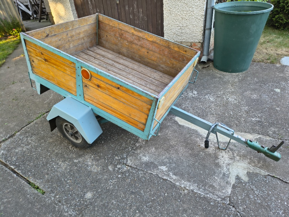 Přívěsný vozík za auto