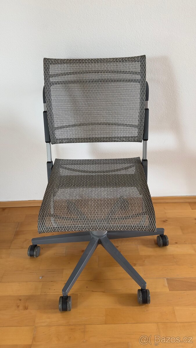 Rostoucí židle značky Moll