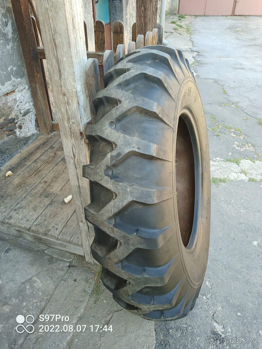 Zetor 25 A zadní pneu 11,25-24