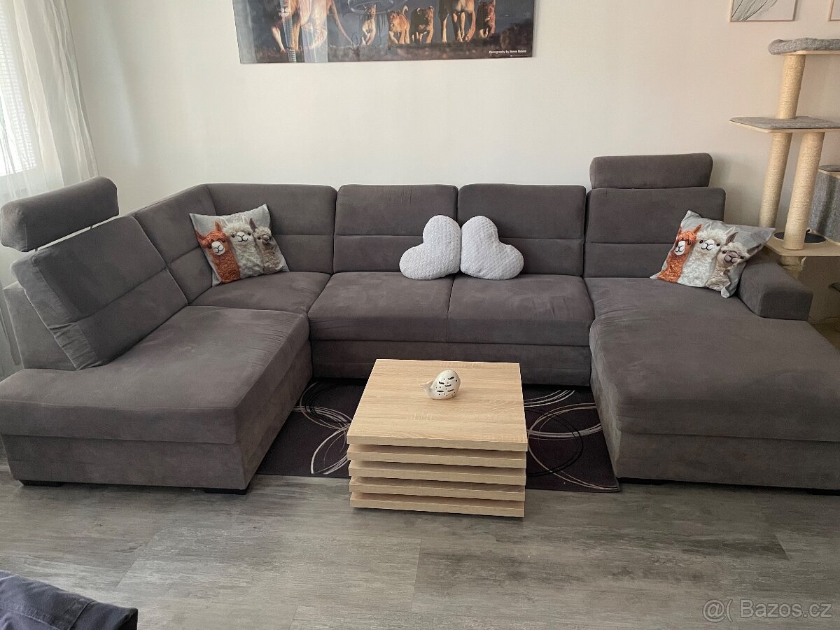 Šedá rozkládací sedačka s úložným prostorem