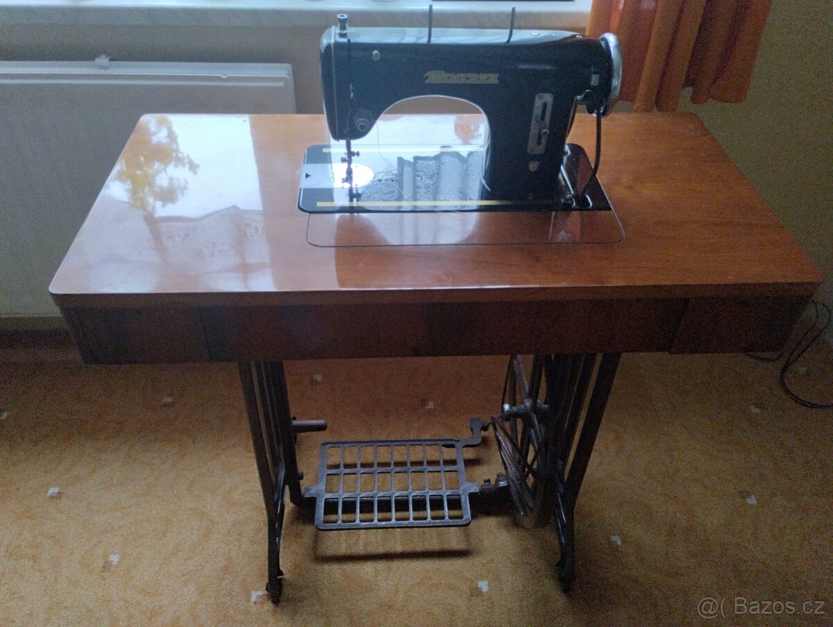 Nepoužitý šicí stroj Minerva