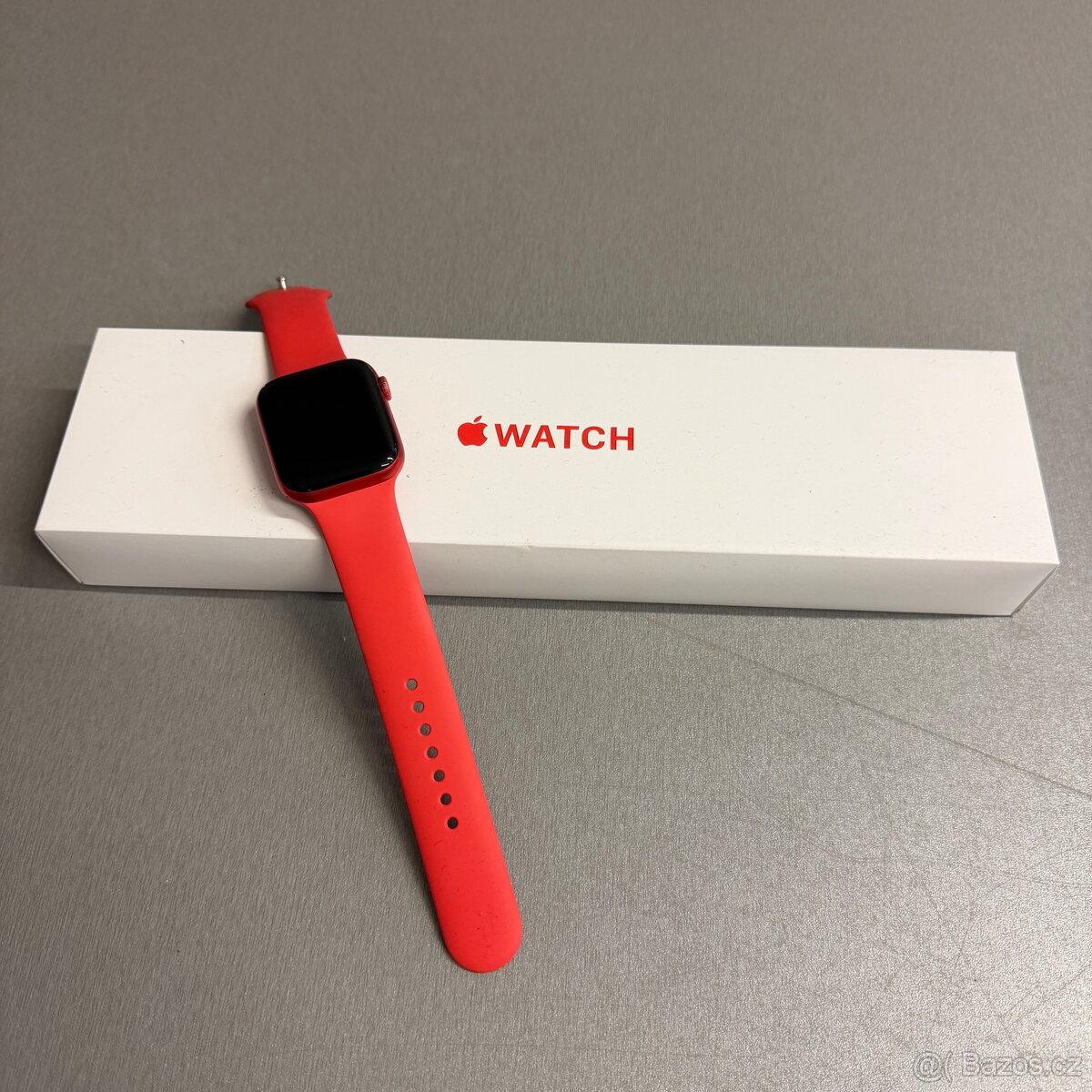 Apple Watch 6 44mm červené