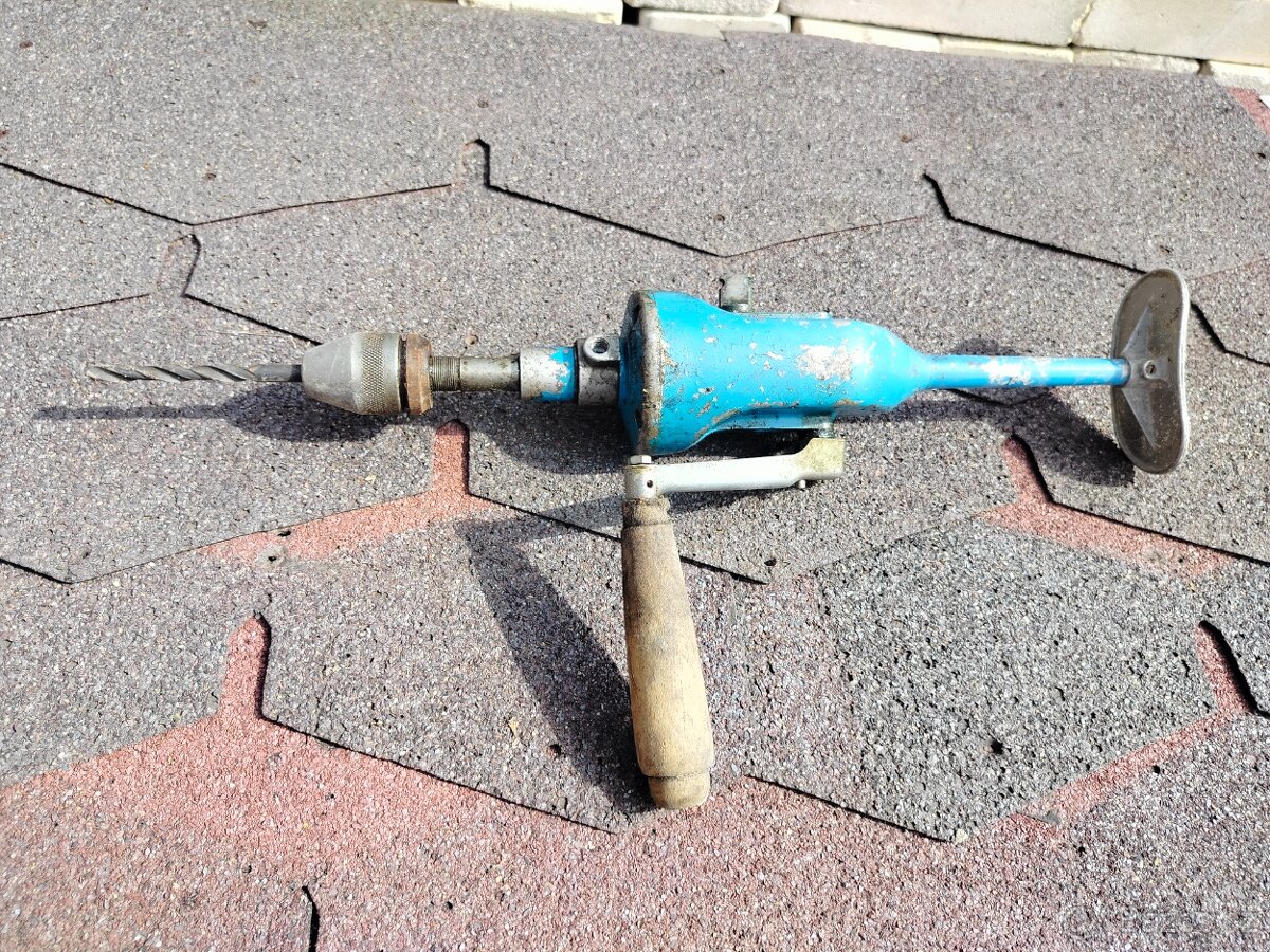 Ruční vrtačka retro