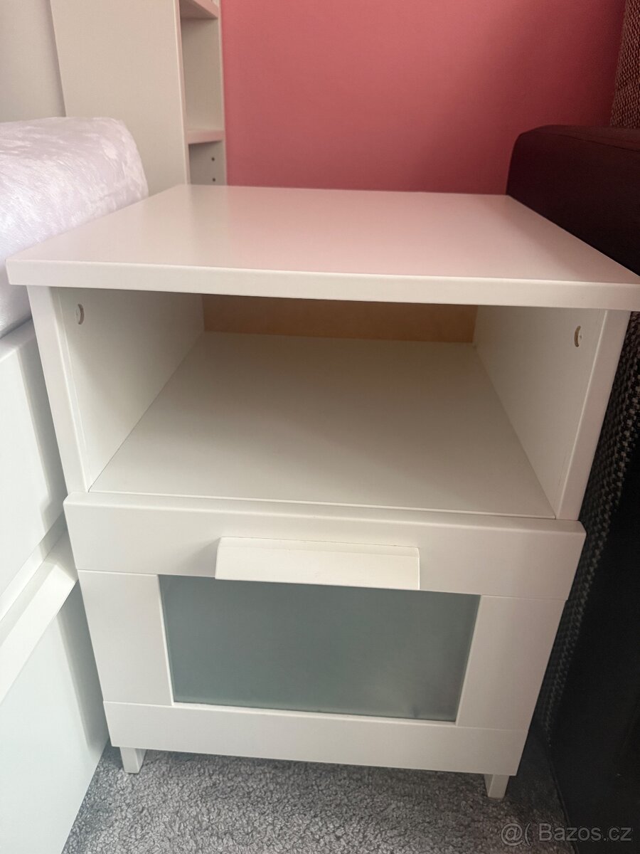 Noční stolek