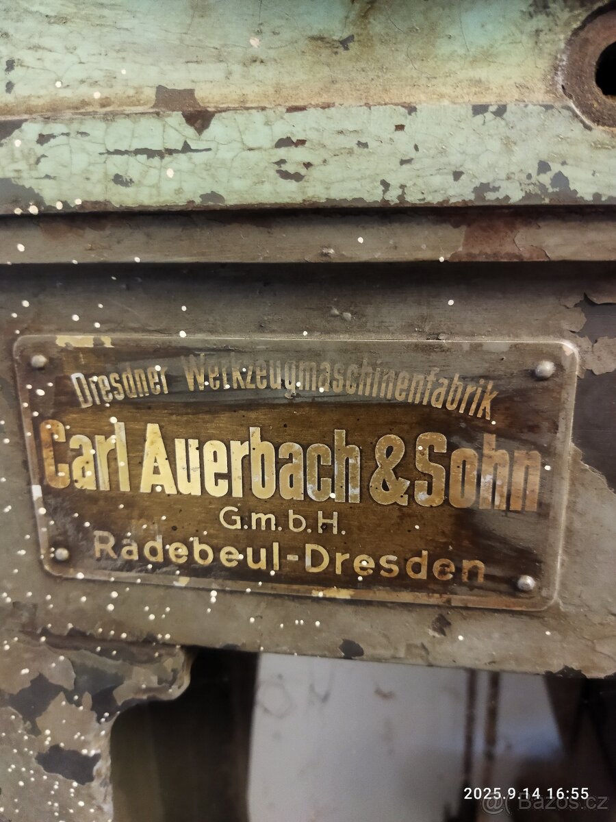 Prodám starodávný soustruh