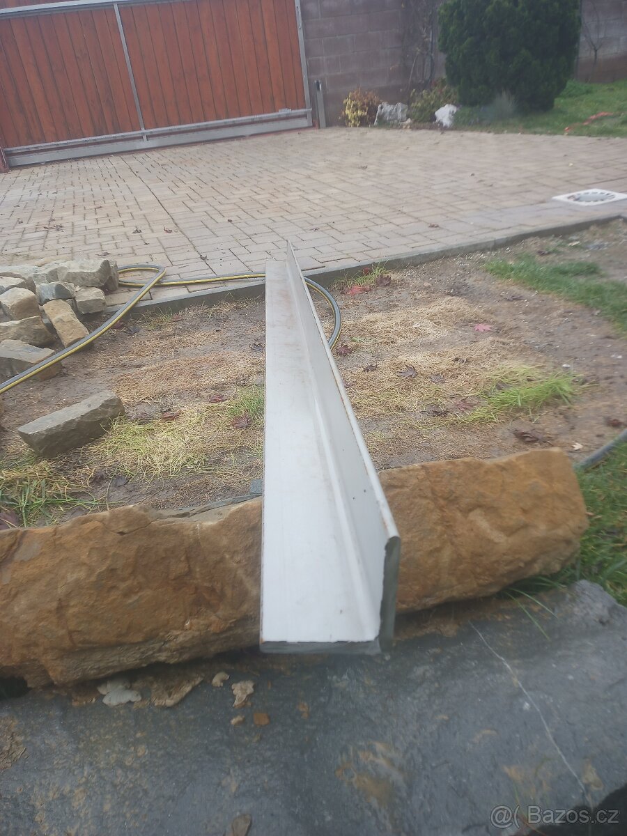 Nerez Pofil L 100x100x10mm délka 230cm