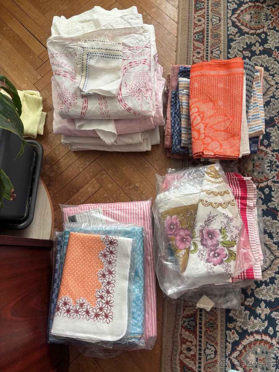 Retro ručníky, prostěradla, povlaky na polštáře a ubrusy