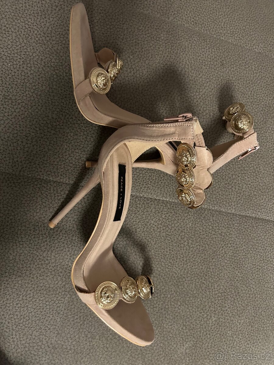 Sandálky nove 38 vel