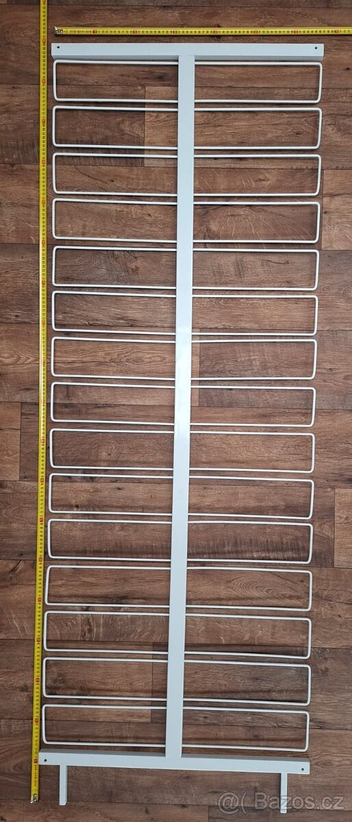 Kovový stojan (žebřík)