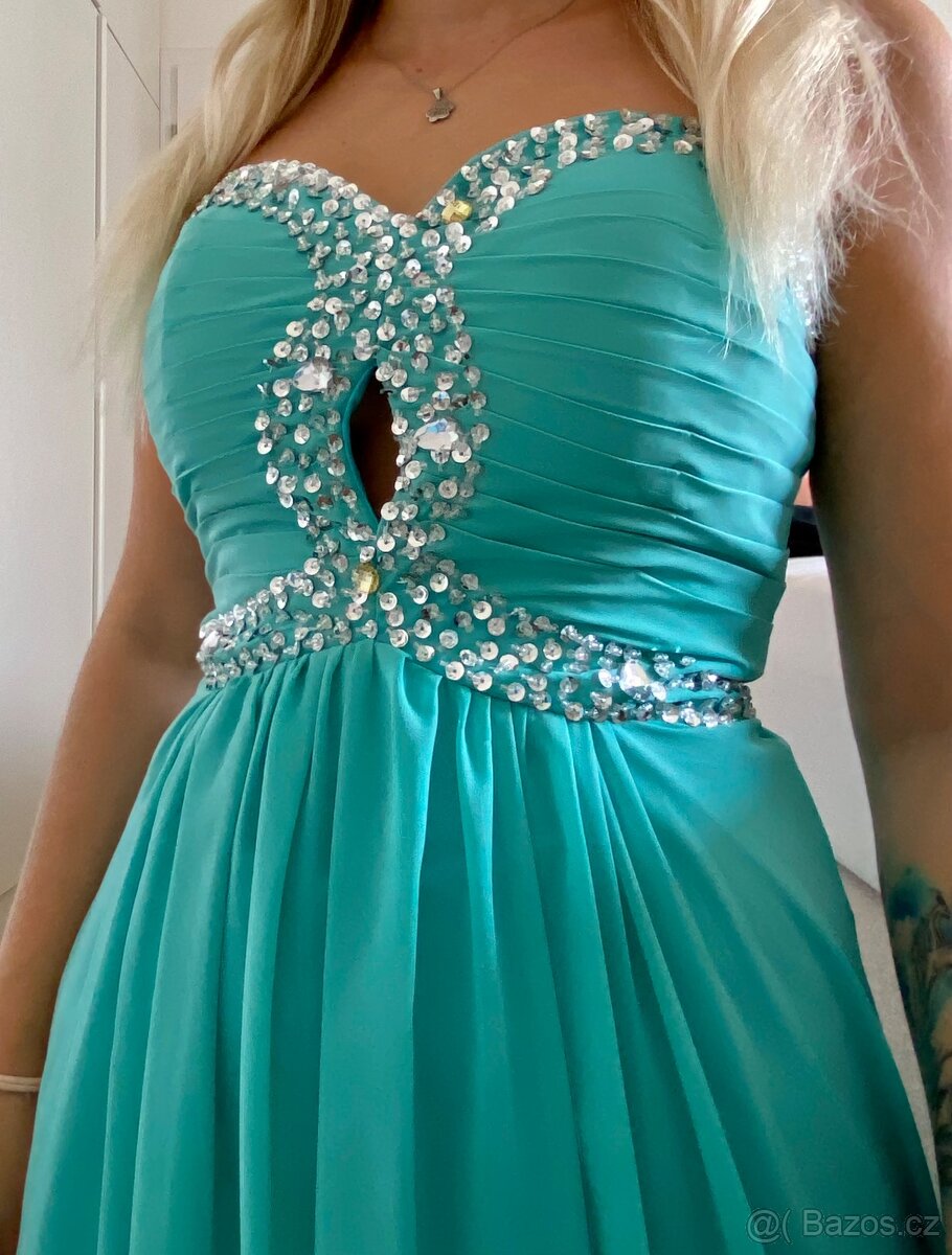 Krásné tyrkysové šaty