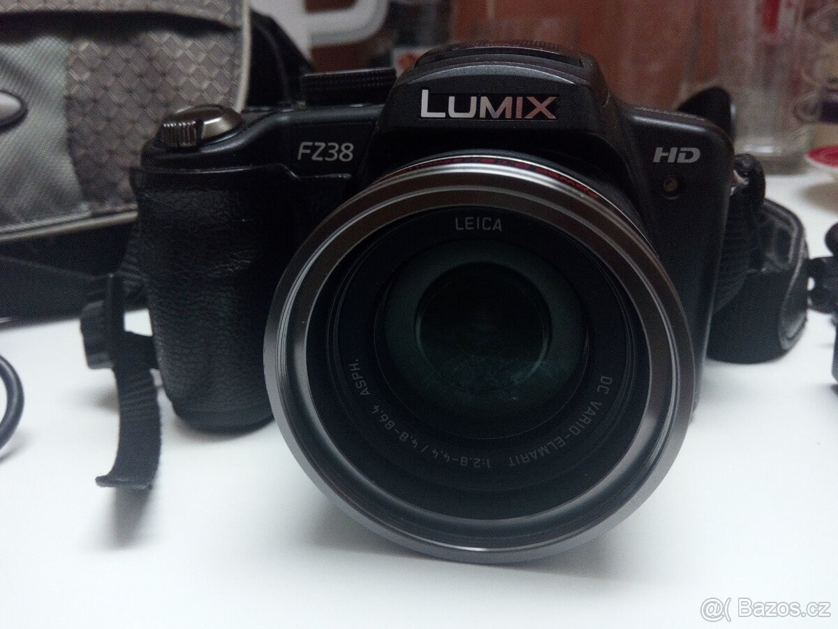 Superzoom Panasonic Lumix DMC-FZ38, komplet příslušenství