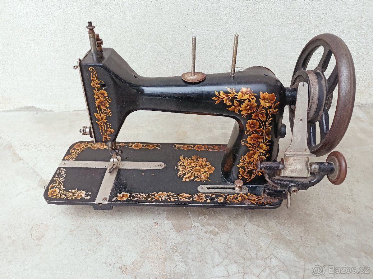 Starožitný šicí stroj
