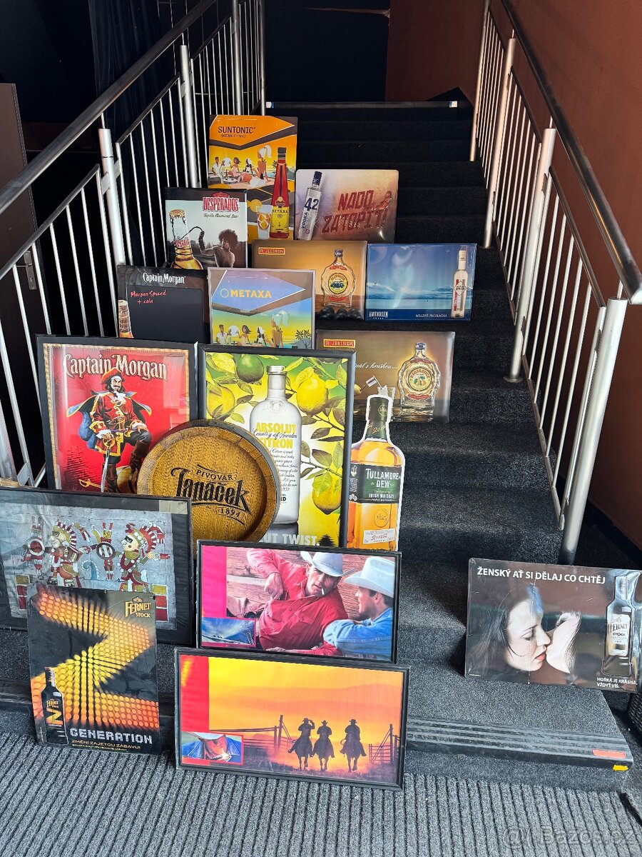 Regály, stojany a vybavení prodejny