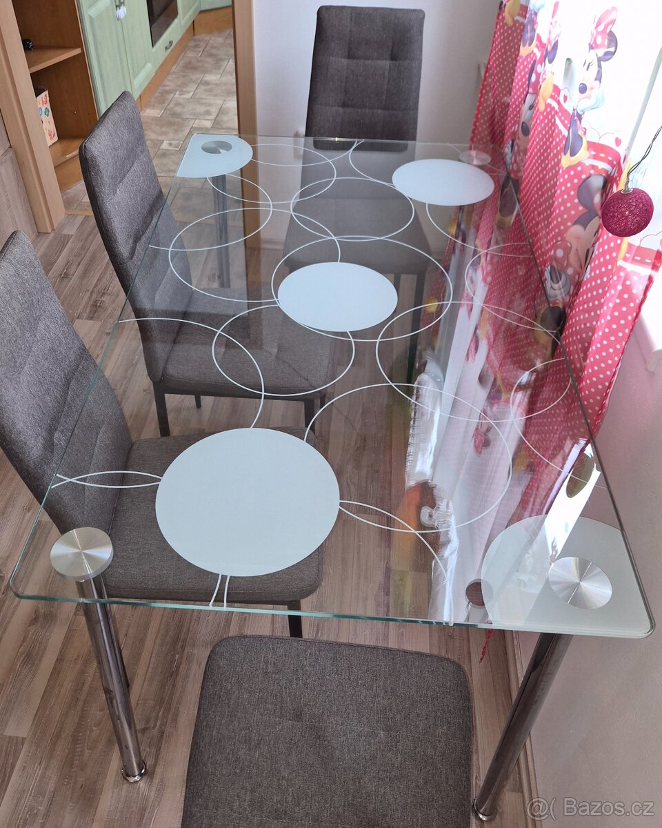 Skleněný stůl 140x80