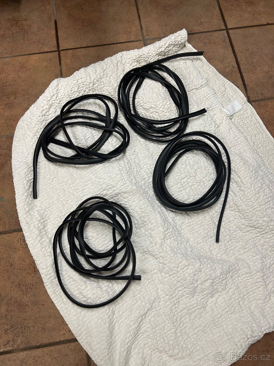 Klínek okna Škoda 105 120