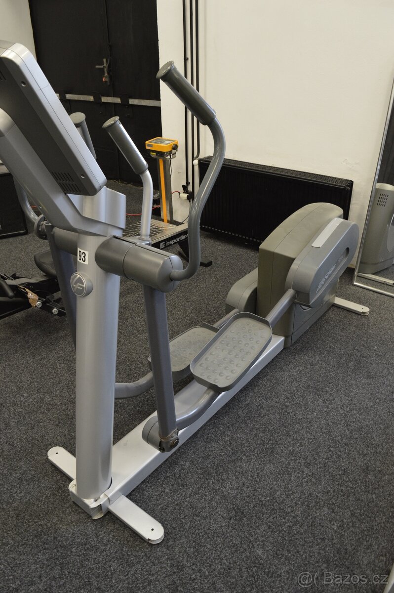 Eliptický trenažer LifeFitness