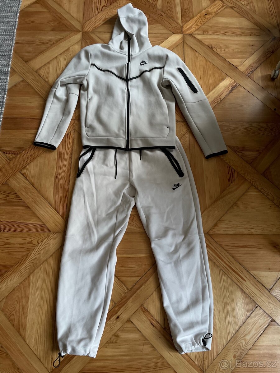 Tepláková souprava Nike Tech Fleece