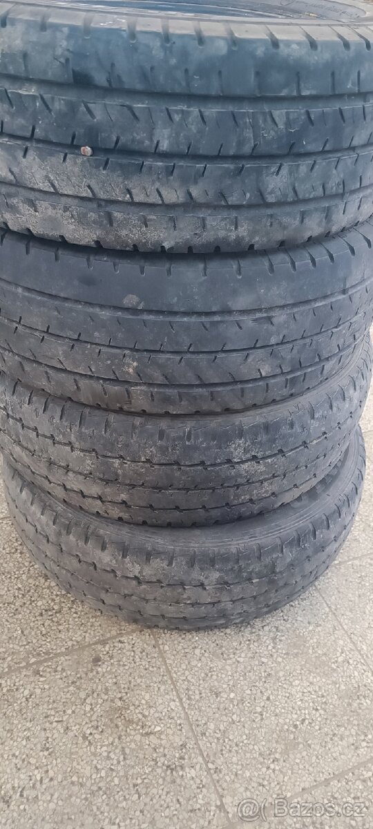 Prodám pneu 215/65 r16