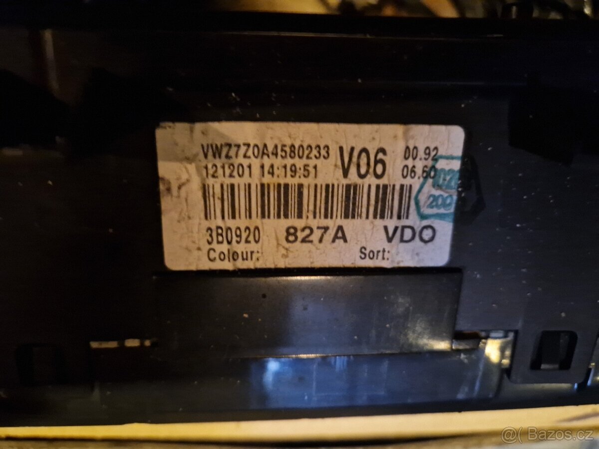 Prodám budíky passat b5.5 polodot