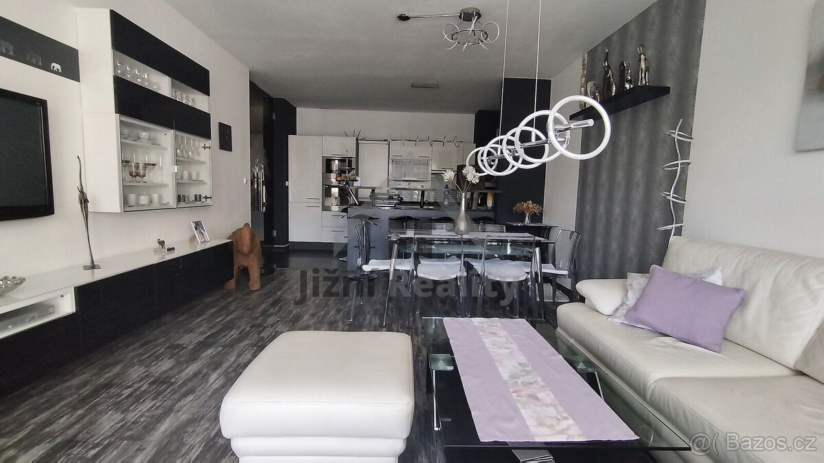 Byt 4+kk s terasou a garáží, 131 m2, U Trojice, České Budějo
