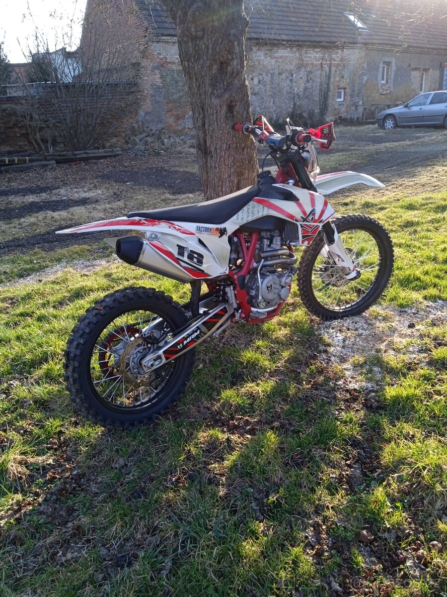 Moto 300 ccm/4-takt,replika KTM (zánovní moto)