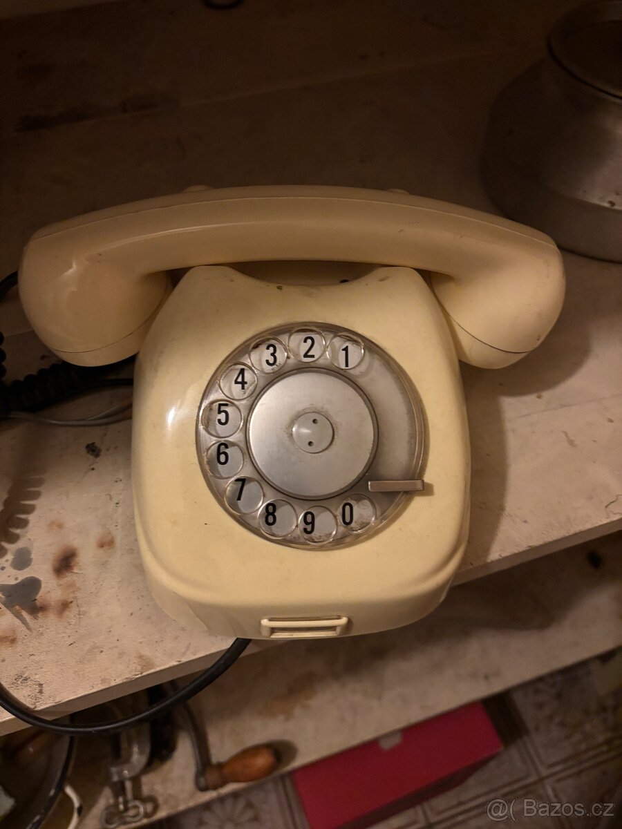 Starý telefon