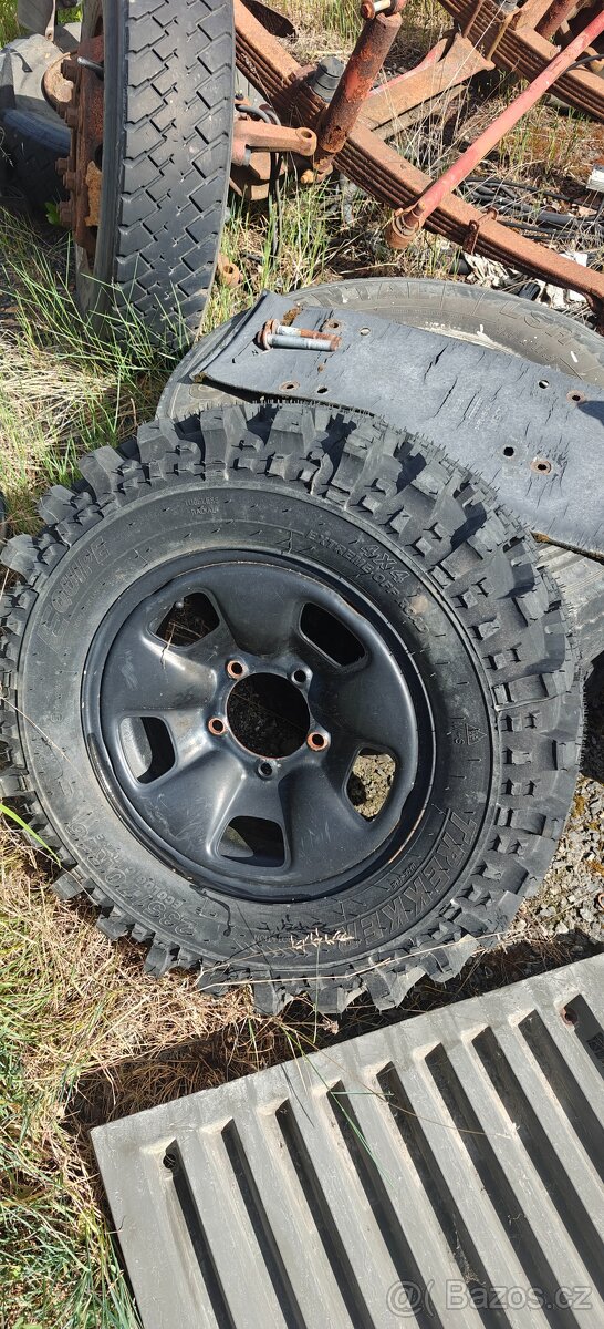 235/70 R16 T3