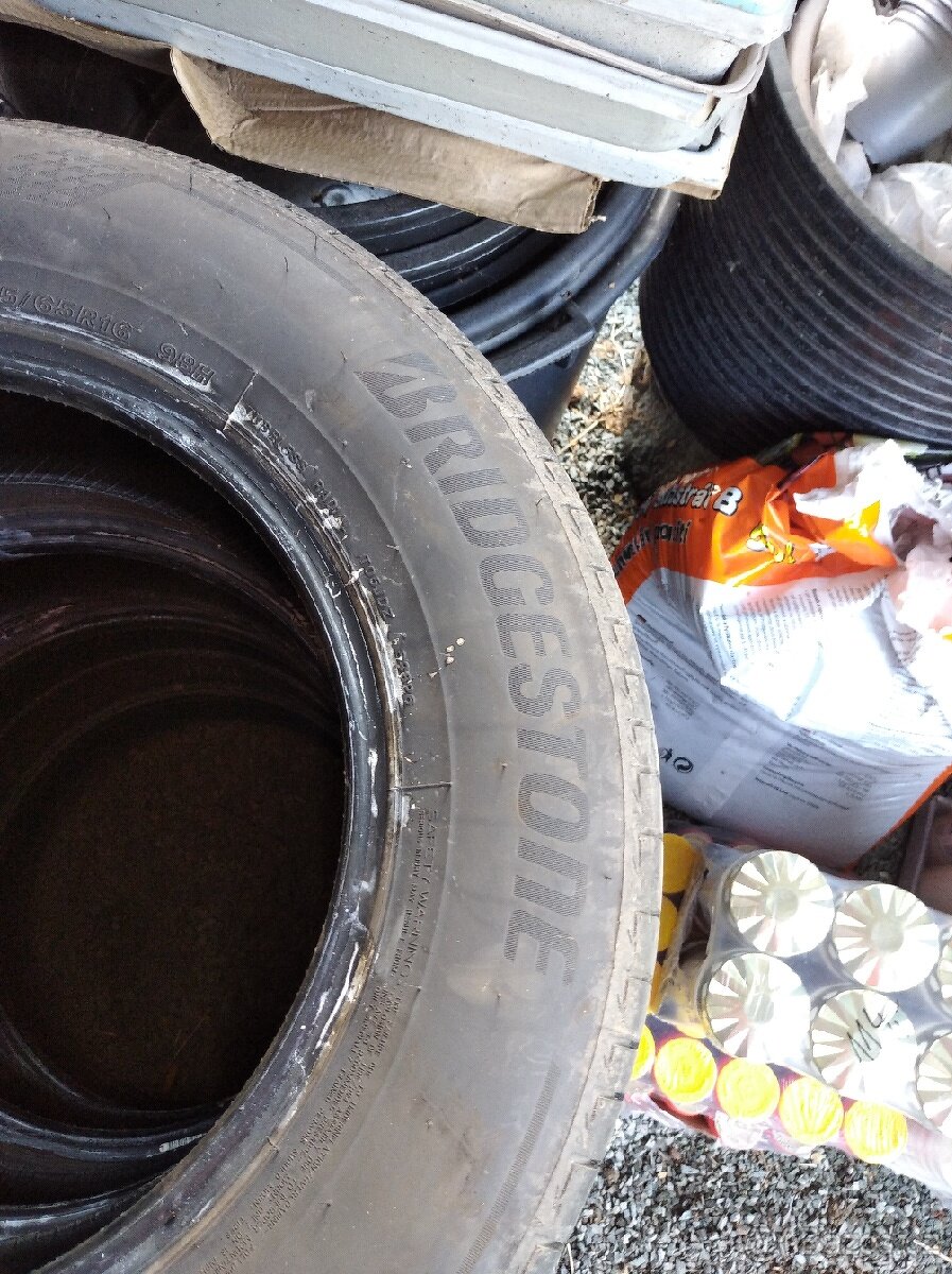 Pneu Duster 215/65 r16