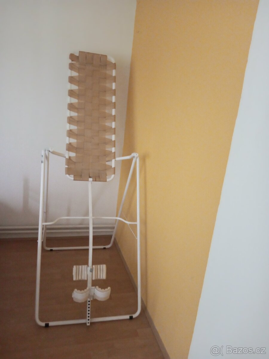 Autotrakční lehátko Dolejší bílé