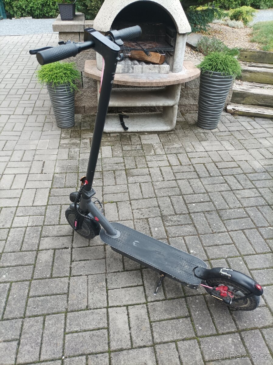 Elektrická koloběžka GOGEN VOYAGER PRO S701