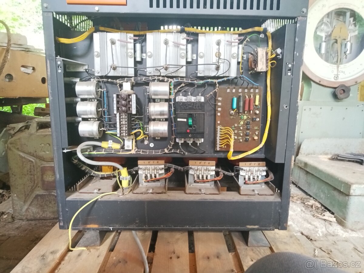 DEHOR / ESA 24V 200A nabíječka - nefunkční