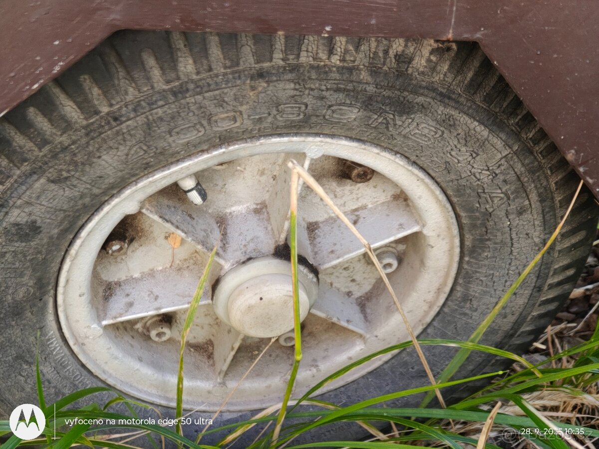 Koupím kolo k přívěsnému vozíku za auto