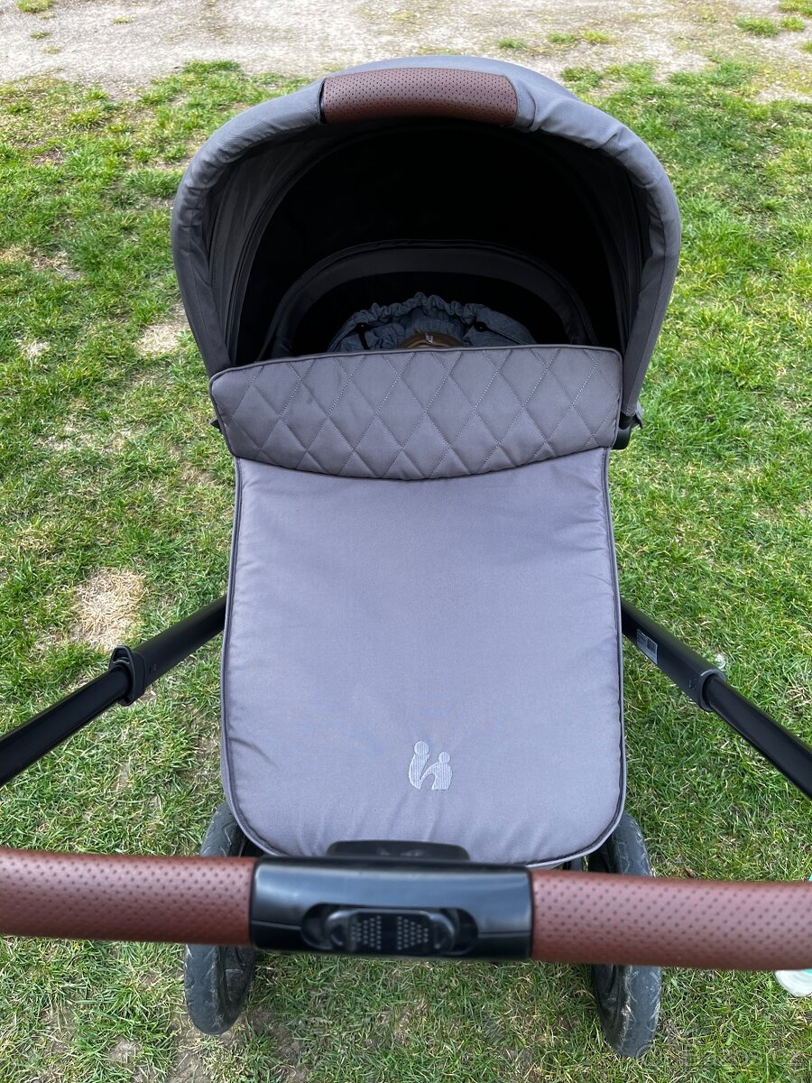 Hauck Walk N Care kočárek – šedý + doplňky