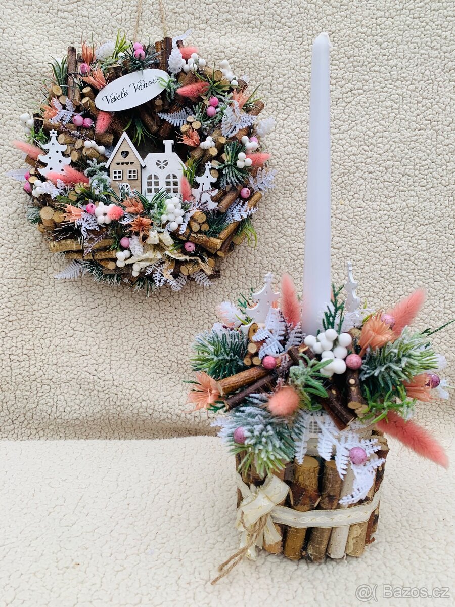 Bílo-růžový závěsný věnec a svícen