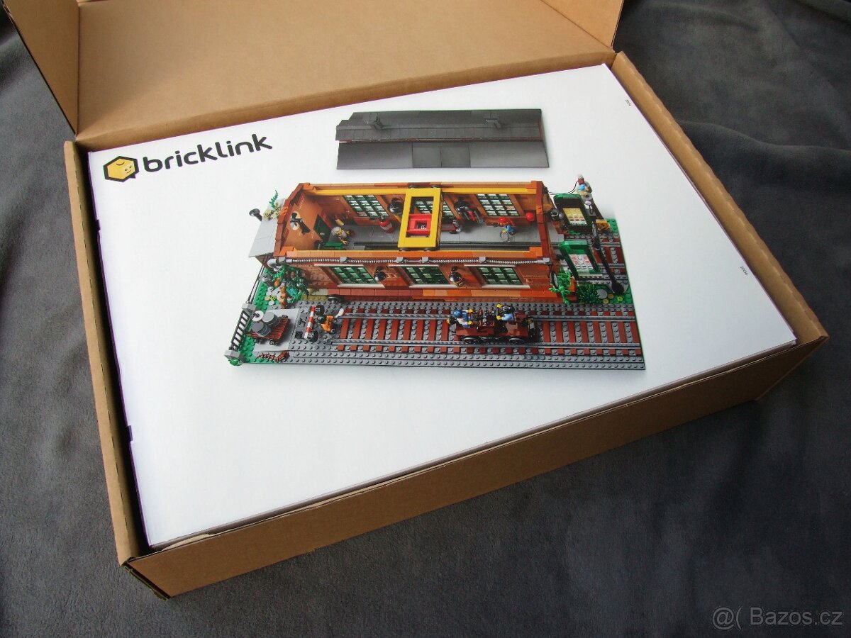 910033 LEGO Bricklink - Staré železniční depo