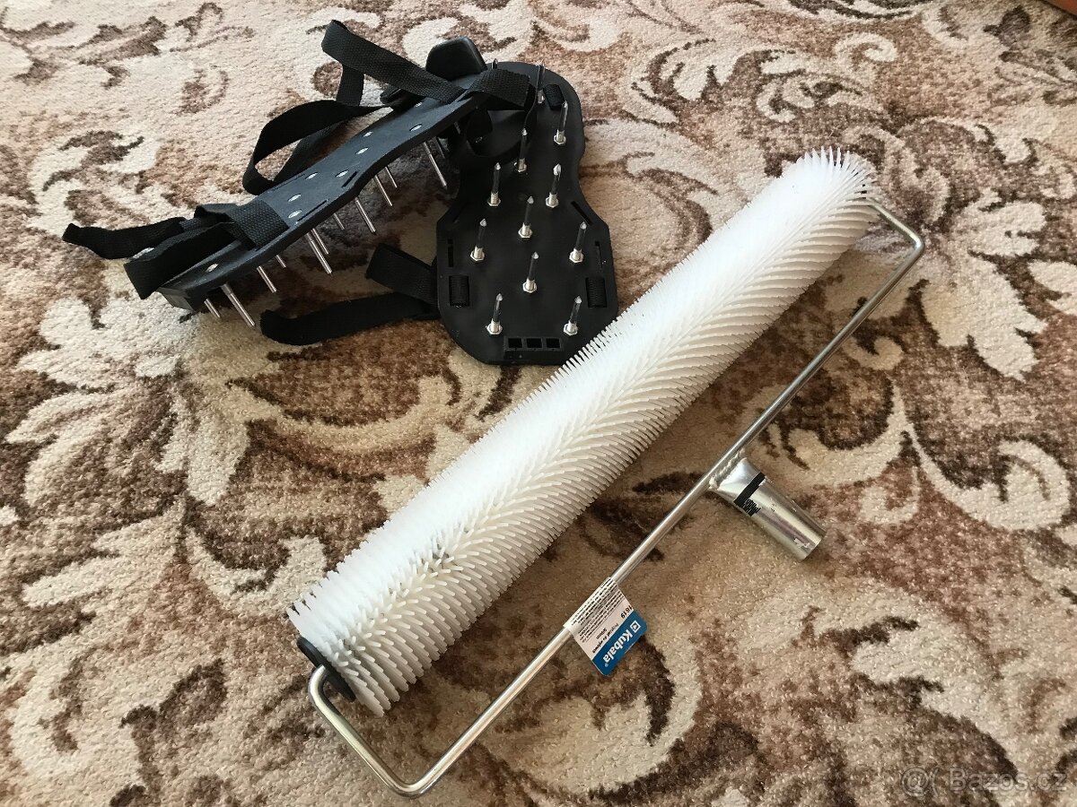 Válec a boty na vylévání podlahy