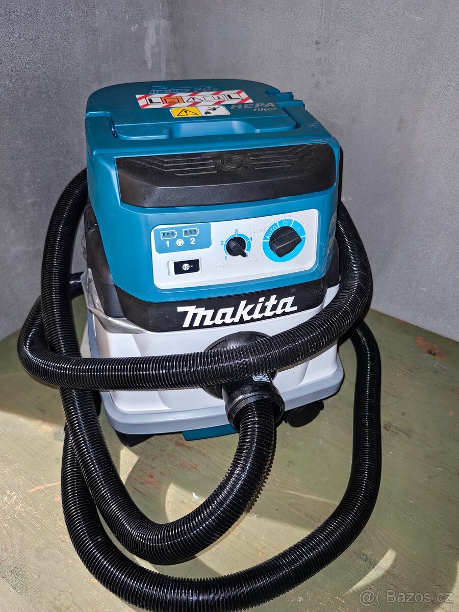 Aku vysavač Makita DVC867LZX4