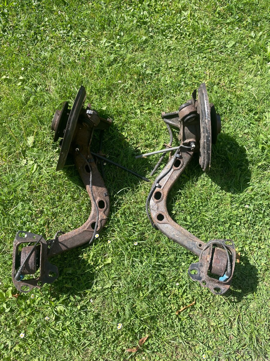 E46 325i zadní podélné ramena