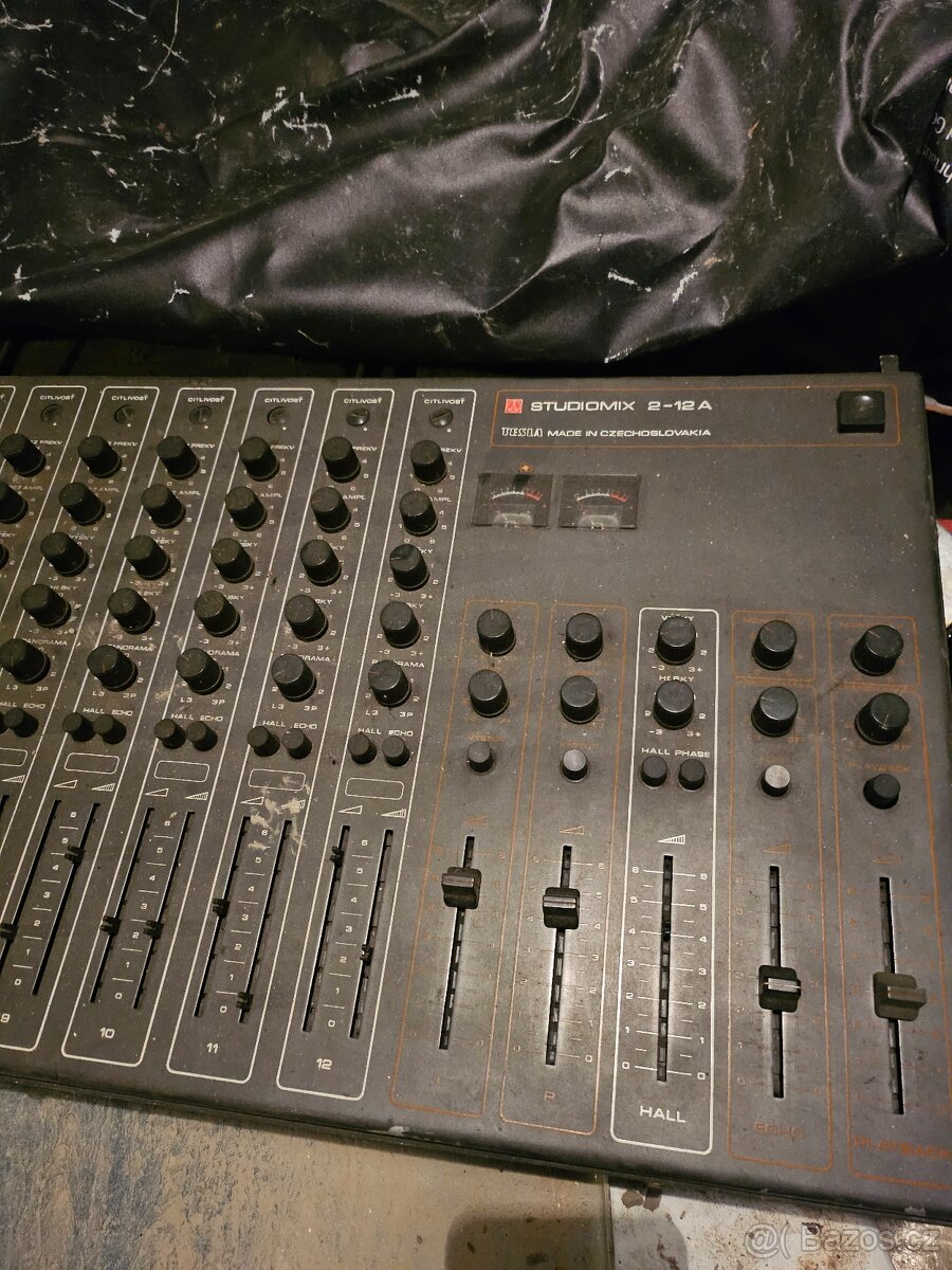 Zesilovač + Mixážní pult Tesla