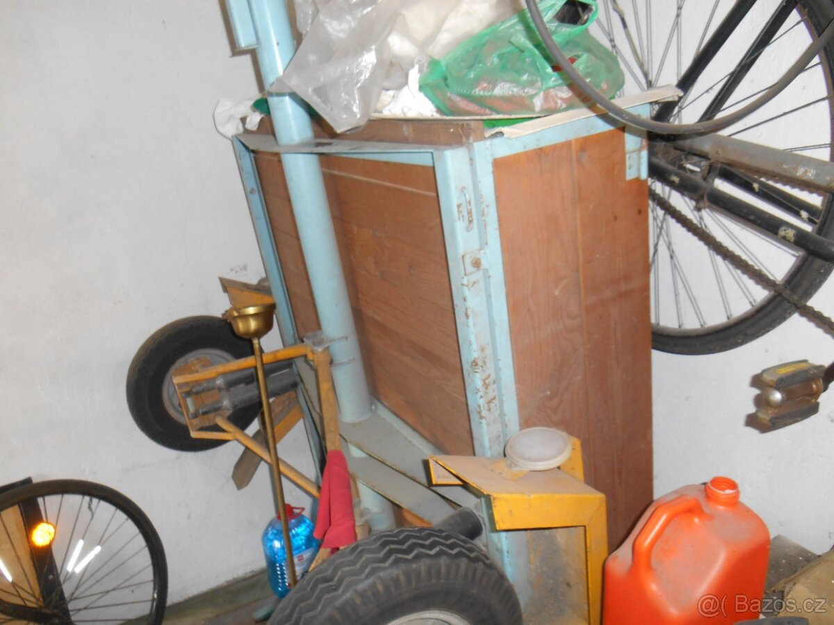 Přívěsný vozík za auto