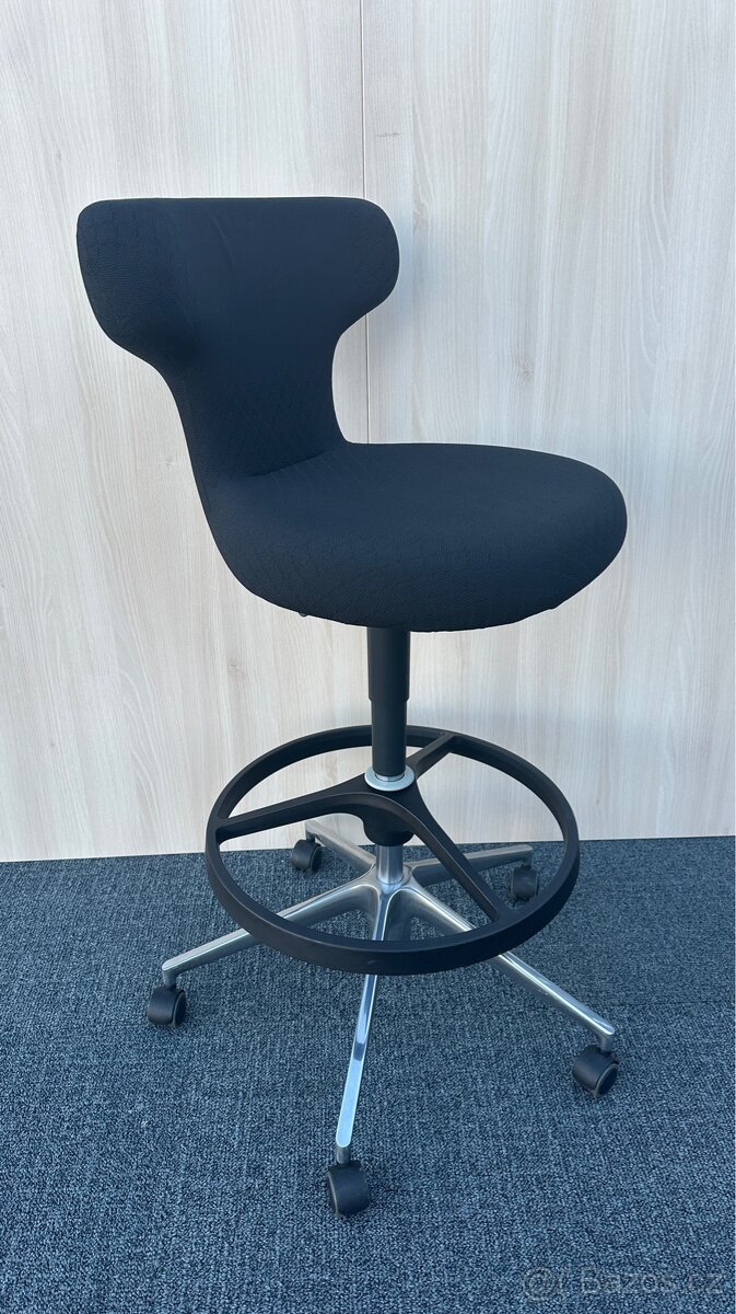 Barová židle Vitra Pivot- černá