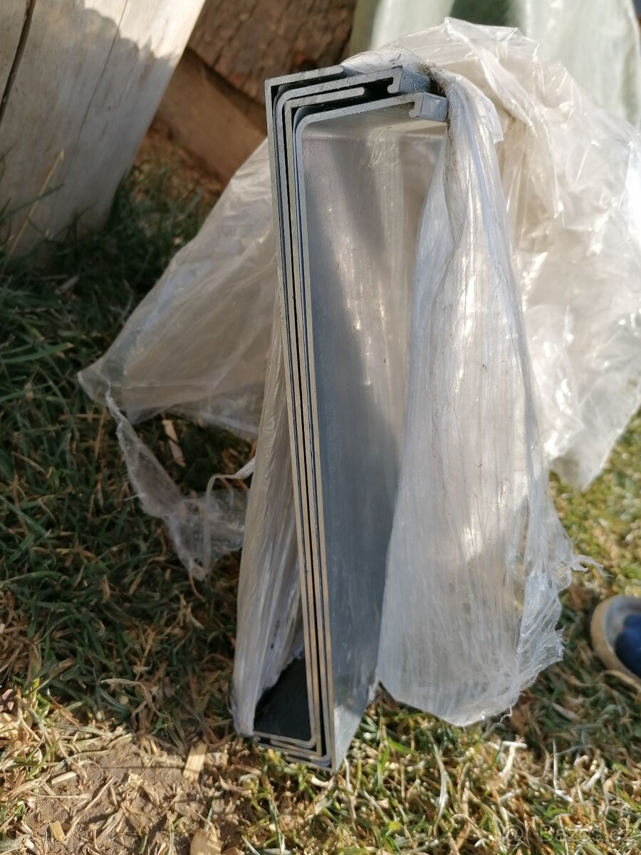 Venkovní hliníkový parapet antracit šedá