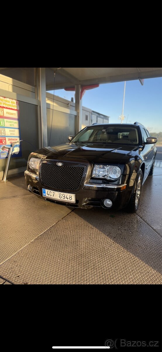 Chrysler 300C / Pathfinder Nissan